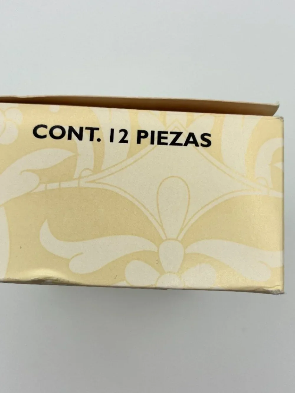 NEW Partylite Box of 12 Tealights Peppermint Bark Vanilla Red White V40196 - Picture 5 of 6